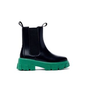 Scoop | Chelsea Boots with contrast-chunky heel. | Black/Kelly Green | Size 9